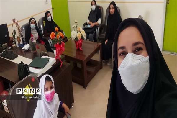 تقدیر از دانش آموزان گلوگاهی برگزیده جشنواره تابستان شاد