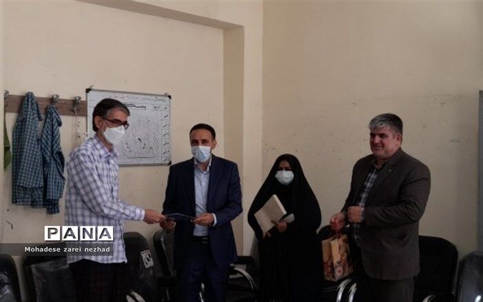 برگزاری مراسم تجلیل از بازنشستگان مدیران مقطع متوسطه