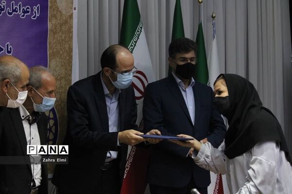 آیین تجلیل از عوامل تولید و پخش برنامه محتوای پیش دبستانی ومعاونان منتخب آذربایجان شرقی