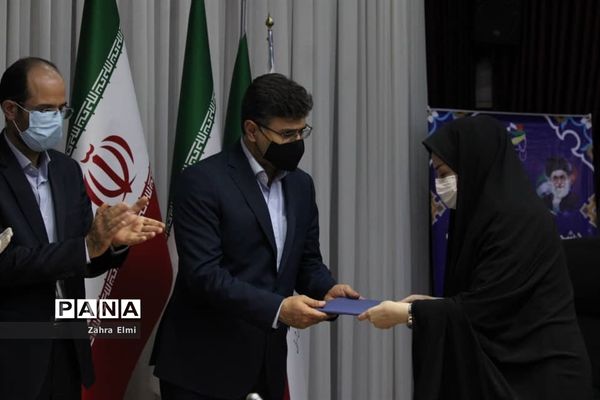 آیین تجلیل از عوامل تولید و پخش برنامه محتوای پیش دبستانی ومعاونان منتخب آذربایجان شرقی