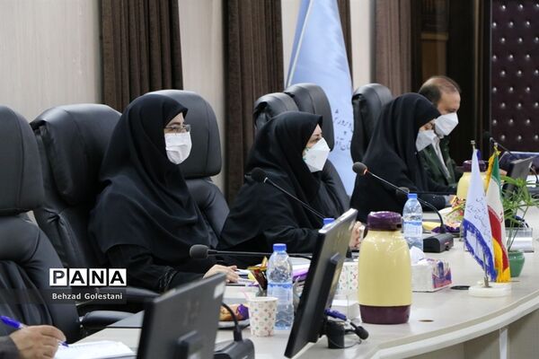 نشست صمیمی معاون وزیر آموزش و پرورش با مدیران مدارس آذربایجان غربی در شبکه شاد