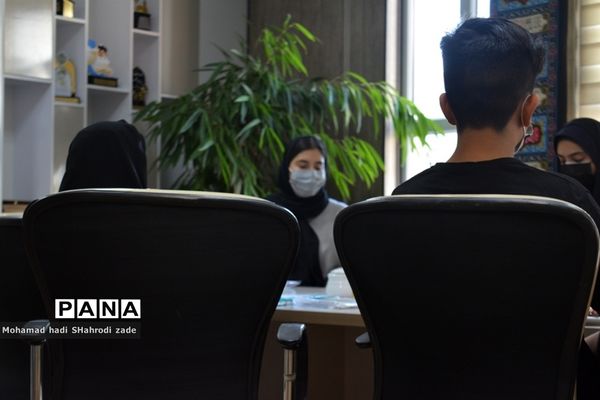تجلیل از منتخبین رتبه برتر استانی در جشنواره نوجوان سالم و طرح یارگیری در ناحیه یک مشهد