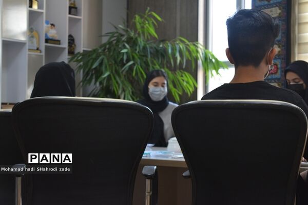 تجلیل از منتخبین رتبه برتر استانی در جشنواره نوجوان سالم و طرح یارگیری در ناحیه یک مشهد