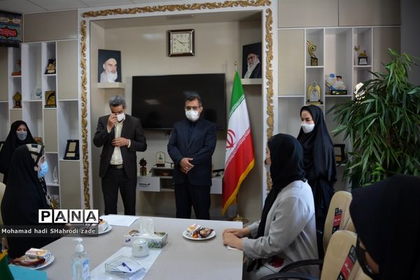 تجلیل از منتخبین رتبه برتر استانی در جشنواره نوجوان سالم و طرح یارگیری در ناحیه یک مشهد