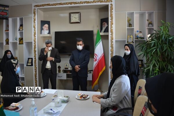 تجلیل از منتخبین رتبه برتر استانی در جشنواره نوجوان سالم و طرح یارگیری در ناحیه یک مشهد