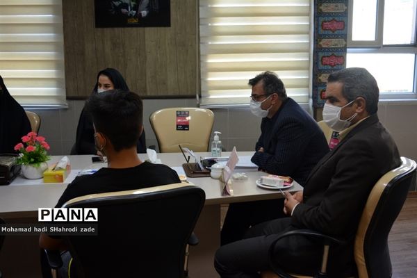 تجلیل از منتخبین رتبه برتر استانی در جشنواره نوجوان سالم و طرح یارگیری در ناحیه یک مشهد