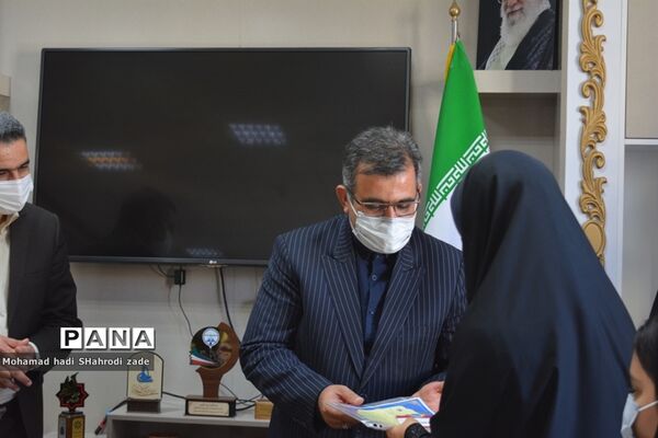 تجلیل از منتخبین رتبه برتر استانی در جشنواره نوجوان سالم و طرح یارگیری در ناحیه یک مشهد