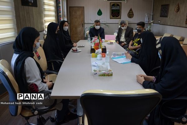 تجلیل از منتخبین رتبه برتر استانی در جشنواره نوجوان سالم و طرح یارگیری در ناحیه یک مشهد