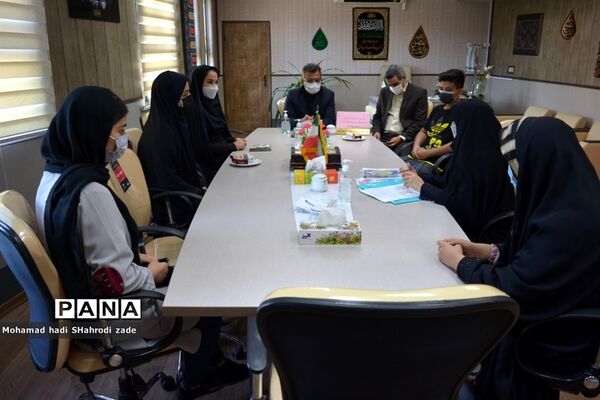 تجلیل از منتخبین رتبه برتر استانی در جشنواره نوجوان سالم و طرح یارگیری در ناحیه یک مشهد