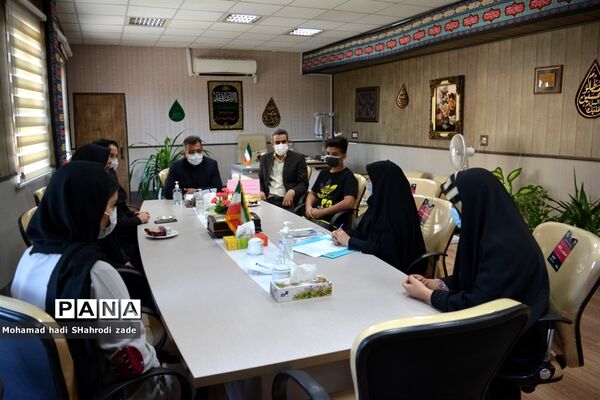 تجلیل از منتخبین رتبه برتر استانی در جشنواره نوجوان سالم و طرح یارگیری در ناحیه یک مشهد