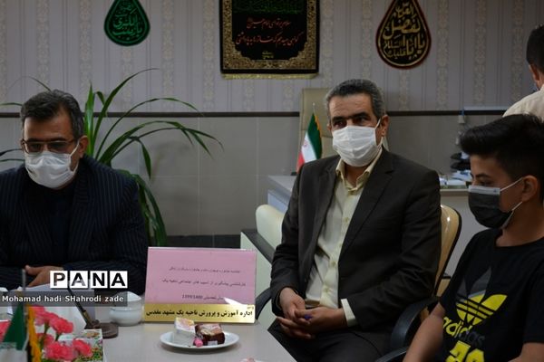 تجلیل از منتخبین رتبه برتر استانی در جشنواره نوجوان سالم و طرح یارگیری در ناحیه یک مشهد