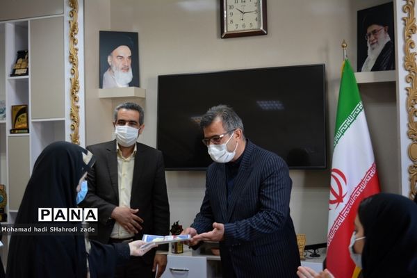 تجلیل از منتخبین رتبه برتر استانی در جشنواره نوجوان سالم و طرح یارگیری در ناحیه یک مشهد