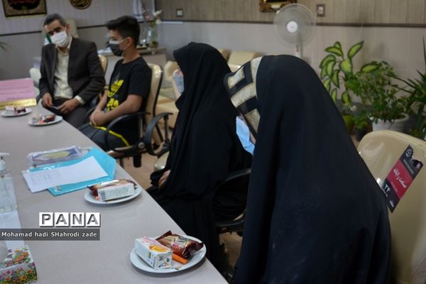 تجلیل از منتخبین رتبه برتر استانی در جشنواره نوجوان سالم و طرح یارگیری در ناحیه یک مشهد