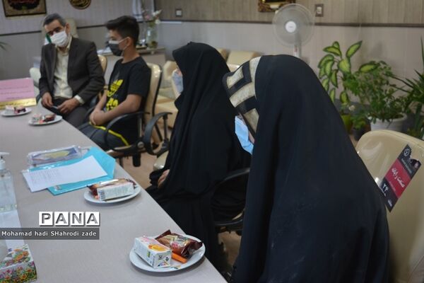 تجلیل از منتخبین رتبه برتر استانی در جشنواره نوجوان سالم و طرح یارگیری در ناحیه یک مشهد