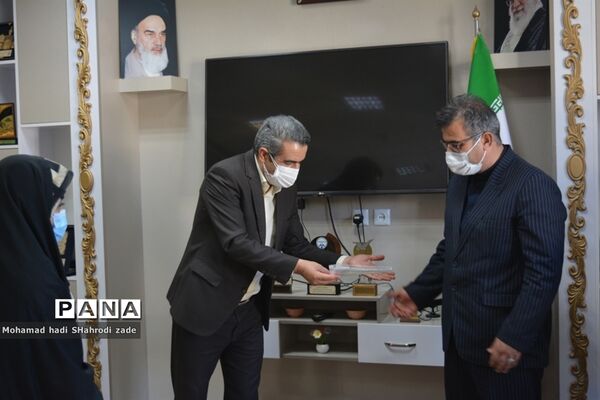 تجلیل از منتخبین رتبه برتر استانی در جشنواره نوجوان سالم و طرح یارگیری در ناحیه یک مشهد