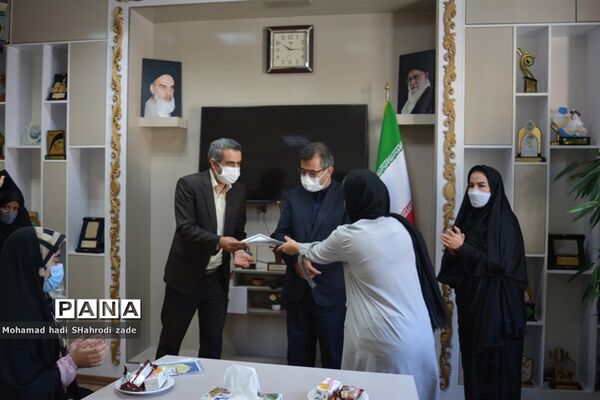 تجلیل از منتخبین رتبه برتر استانی در جشنواره نوجوان سالم و طرح یارگیری در ناحیه یک مشهد