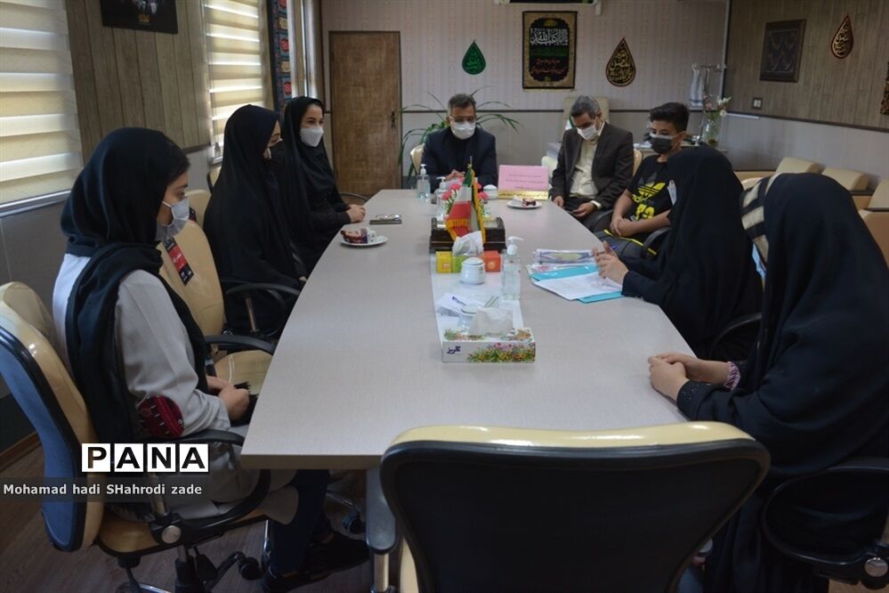 تجلیل از منتخبین رتبه برتر استانی در جشنواره نوجوان سالم و طرح یارگیری در ناحیه یک مشهد
