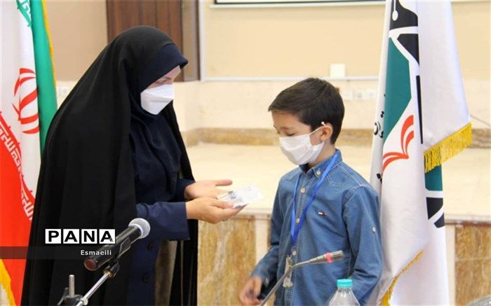 جوانترین خبرنگار پانا، کارت خبرنگاری دریافت کرد