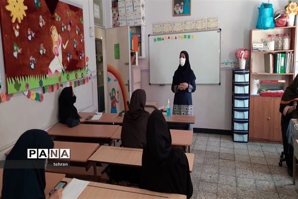 برگزاری کارگاه‌های ترکیبی حضوری و مجازی برای معلمان جدیدالورود ابتدایی منطقه 7