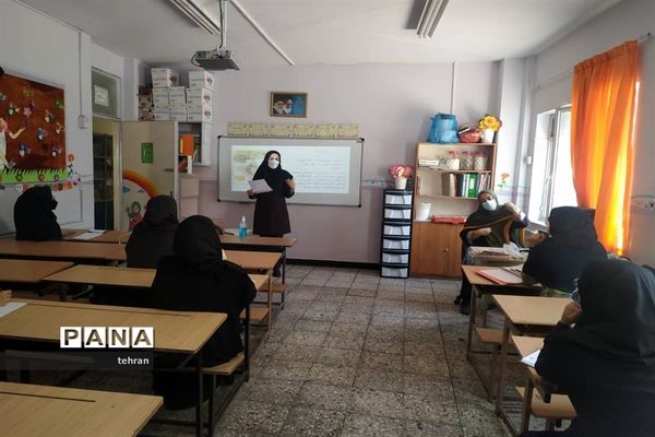 برگزاری کارگاه‌های ترکیبی حضوری و مجازی برای معلمان جدیدالورود ابتدایی منطقه 7