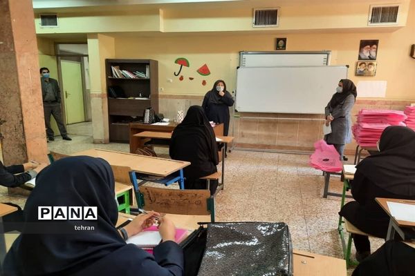 برگزاری کارگاه‌های ترکیبی حضوری و مجازی برای معلمان جدیدالورود ابتدایی منطقه 7