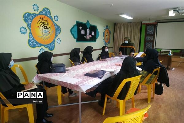 برگزاری کارگاه‌های ترکیبی حضوری و مجازی برای معلمان جدیدالورود ابتدایی منطقه 7