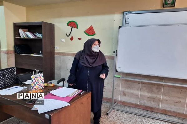 برگزاری کارگاه‌های ترکیبی حضوری و مجازی برای معلمان جدیدالورود ابتدایی منطقه 7