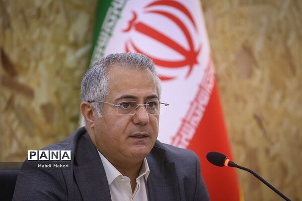 نشست رونمایی از کتاب (معرفی فعالان زیست بوم نوشت افزار ایرانی)
