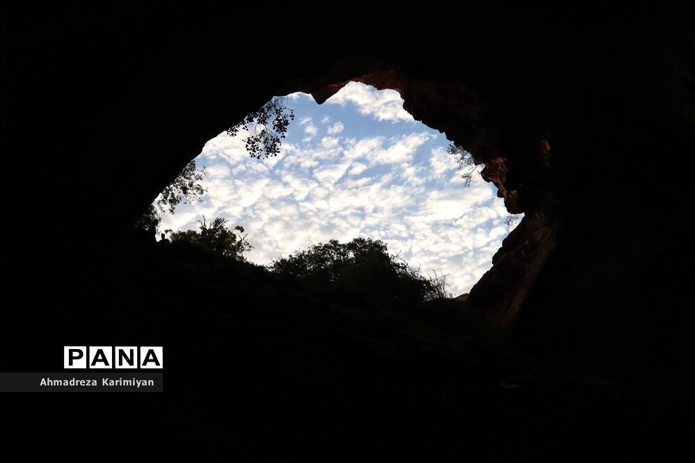 غارها نماد زندگی انسان در دامان طبیعت هستند