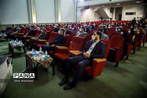 آیین تجلیل از معلمان و عوامل مدرسه تلویزیونی ایران