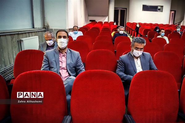 آیین تجلیل از معلمان و عوامل مدرسه تلویزیونی ایران