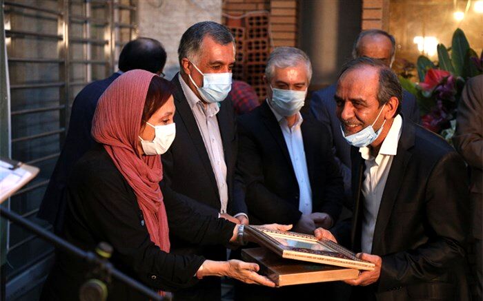 هنرمندان پیشکسوت ایثارگر تجلیل شدند