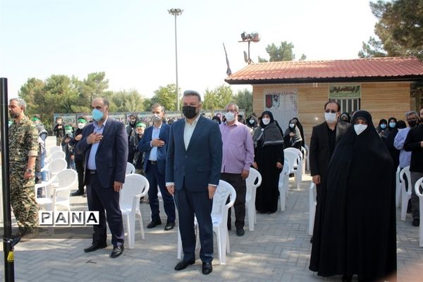 برنامه متمرکز هفته دفاع مقدس و گرامیداشت یاد و خاطره شهدا همراه با اهدا گل به شهدای دفاع مقدس