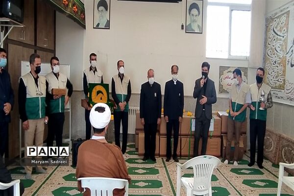 اهدای۵۰۰پک لوازم التحریرازطرف کانون خدمت رضوی شهرستان گلپایگان