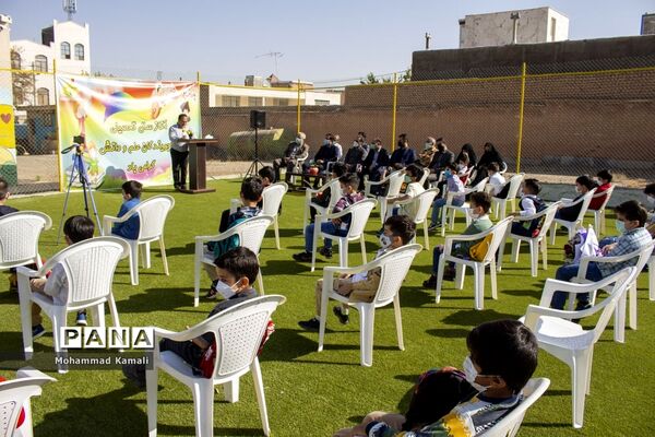 مراسم نمادین جشن شکوفه‌ها و غنچه‌ها در دبستان دین و دانش شهر نیم‌ور
