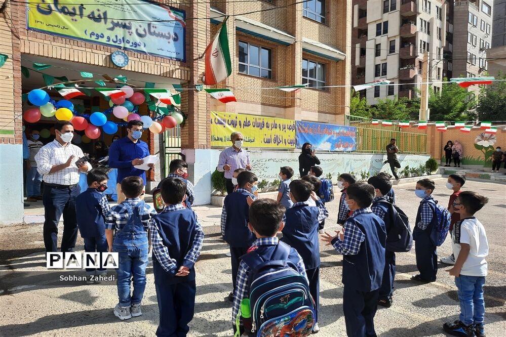 جشن شکوفه‌ها در مدرسه ابتدایی ایمان رودهن