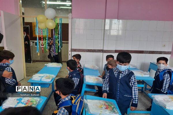 جشن شکوفه‌ها در مدرسه ابتدایی ایمان رودهن