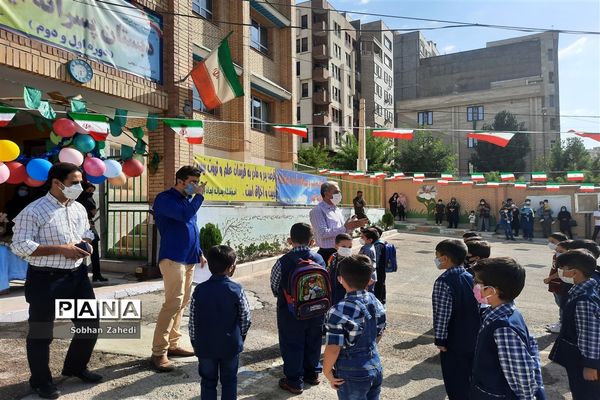 جشن شکوفه‌ها در مدرسه ابتدایی ایمان رودهن