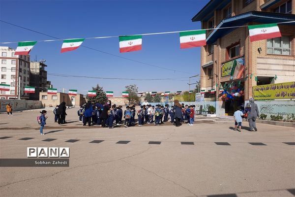 جشن شکوفه‌ها در مدرسه ابتدایی ایمان رودهن
