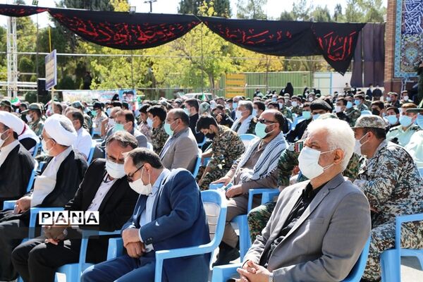 غبار روبی مزار شهدا به مناسبت هفته دفاع مقدس در ارومیه