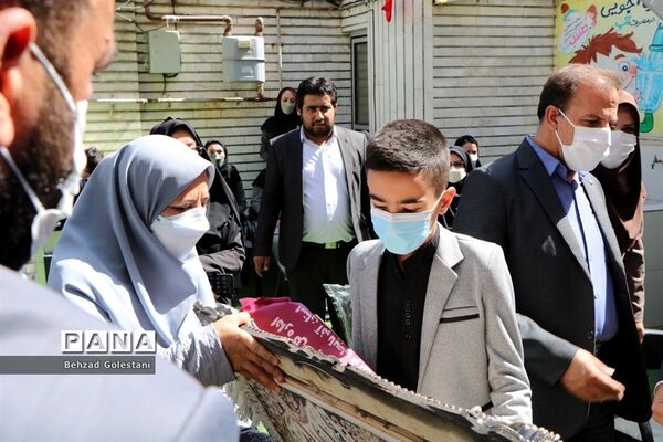 نواختن زنگ غنچه‌ها و شکوفه‌ها در ارومیه