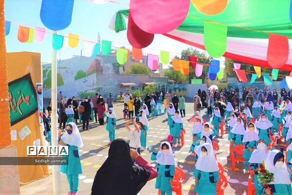 زنگ شکوفه‌ها در مدارس آباده