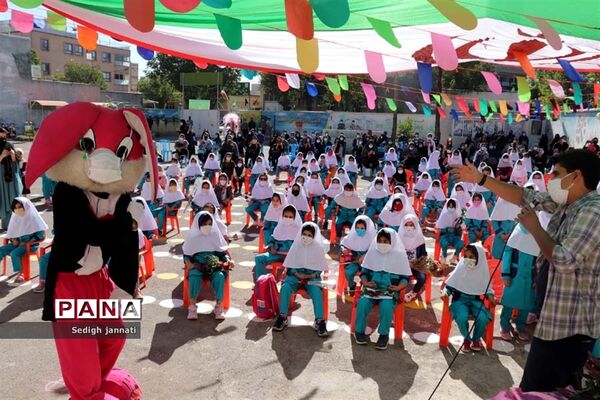 زنگ شکوفه‌ها در مدارس آباده