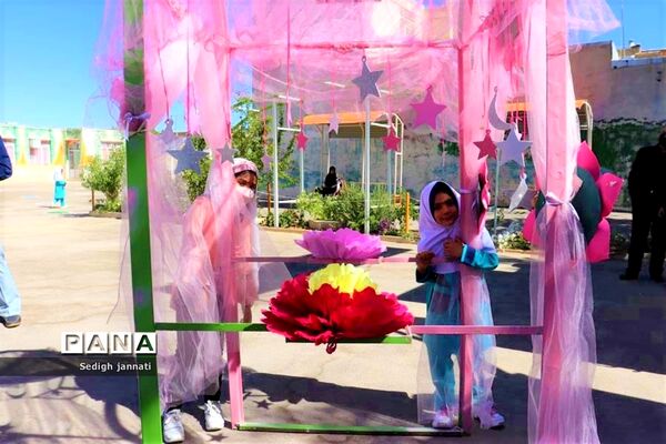 زنگ شکوفه‌ها در مدارس آباده