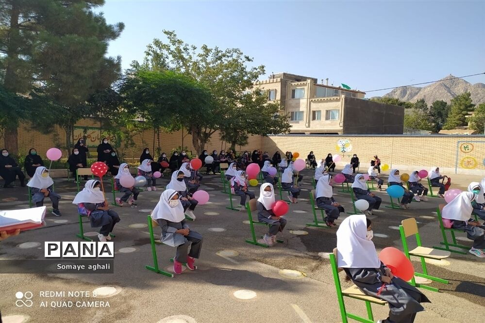 برگزاری جشن شکوفه‌ها در دبستان شهیدان تقی زاده نطنز
