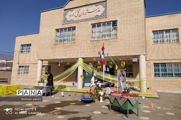 برگزاری جشن شکوفه‌ها در دبستان شهیدان تقی زاده نطنز