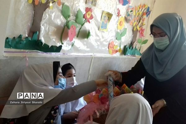 جشن شکوفه‌ها در مدرسه مهدی دوست ناحیه یک ری