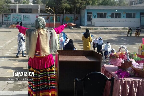 جشن شکوفه‌ها در مدرسه مهدی دوست ناحیه یک ری