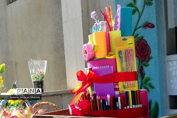 جشن شکوفه‌ها در مدرسه مهدی دوست ناحیه یک ری