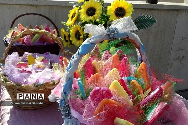 جشن شکوفه‌ها در مدرسه مهدی دوست ناحیه یک ری